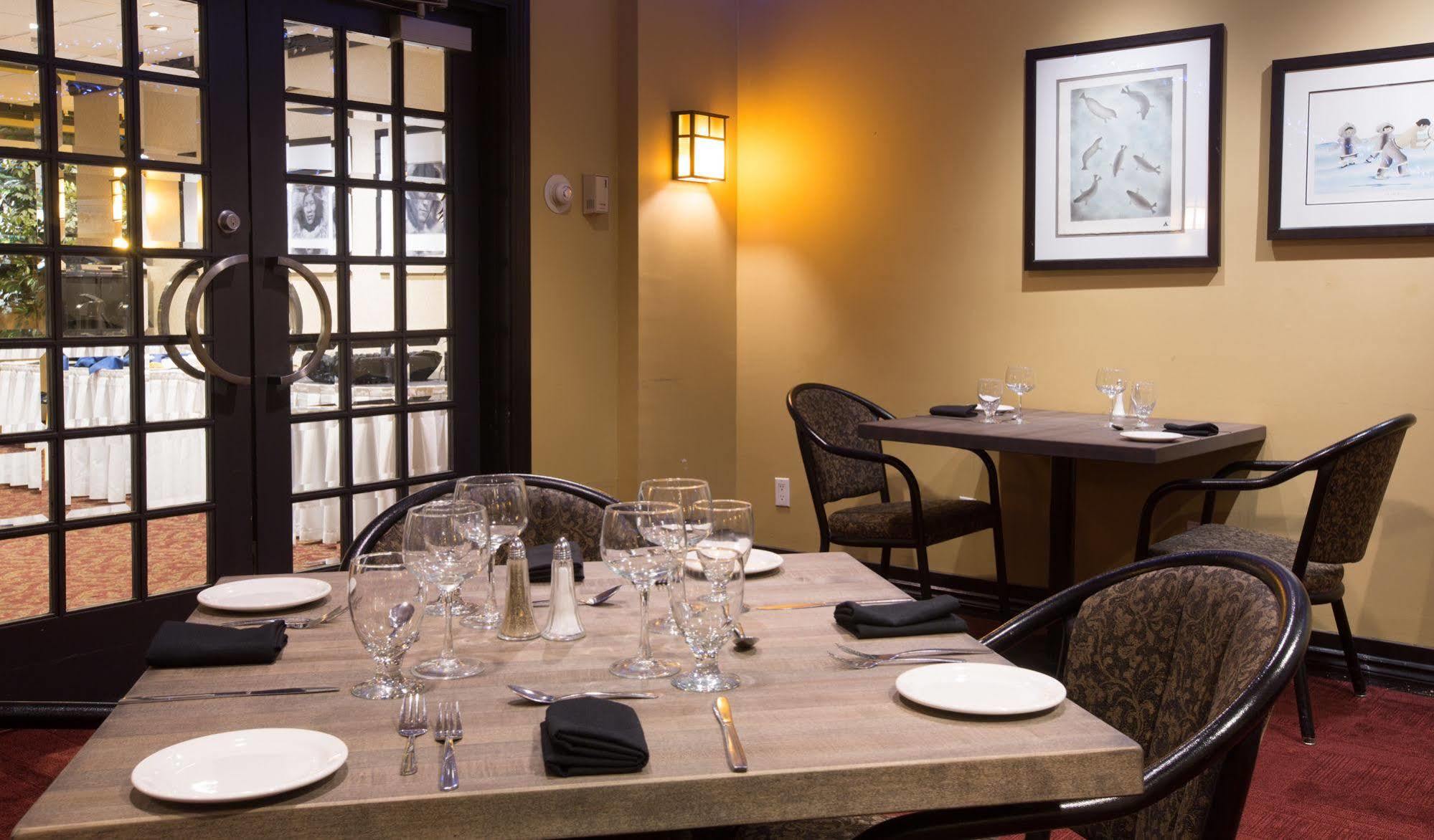 איקלואיט The Frobisher Inn מראה חיצוני תמונה